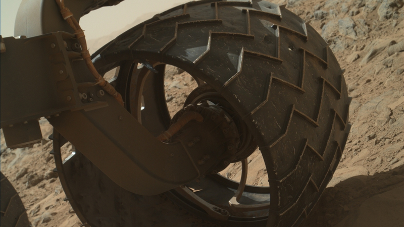Illustration for article titled This Is What Happens When You Drive Through Three Miles Of Mars